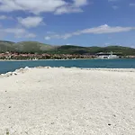 Ella Apartman *
