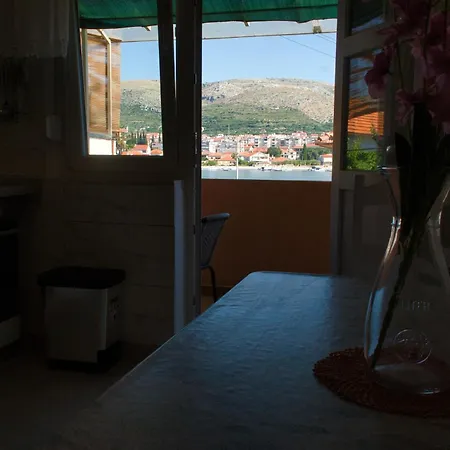 Ella Trogir