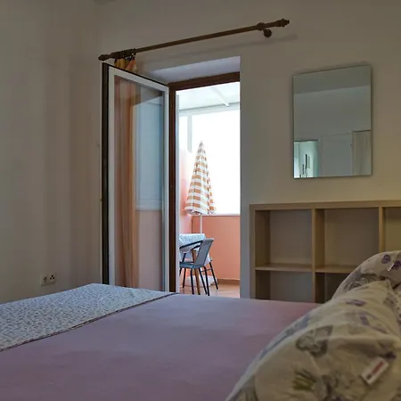 Ella Apartman *